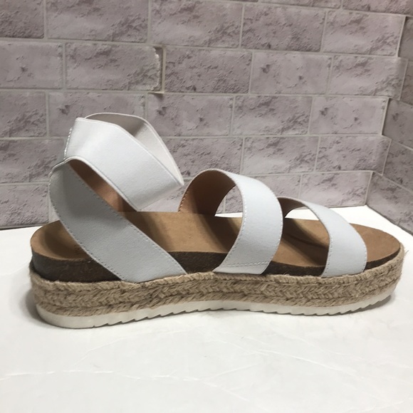 New Time & Tru White Strappy Flatform Sandals - Picture 11 of 14
